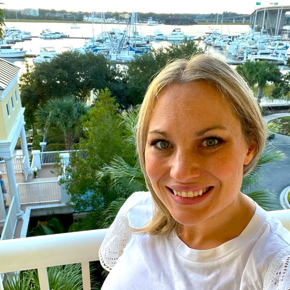 Meet your Posher, Monica - Picture 1 of 1